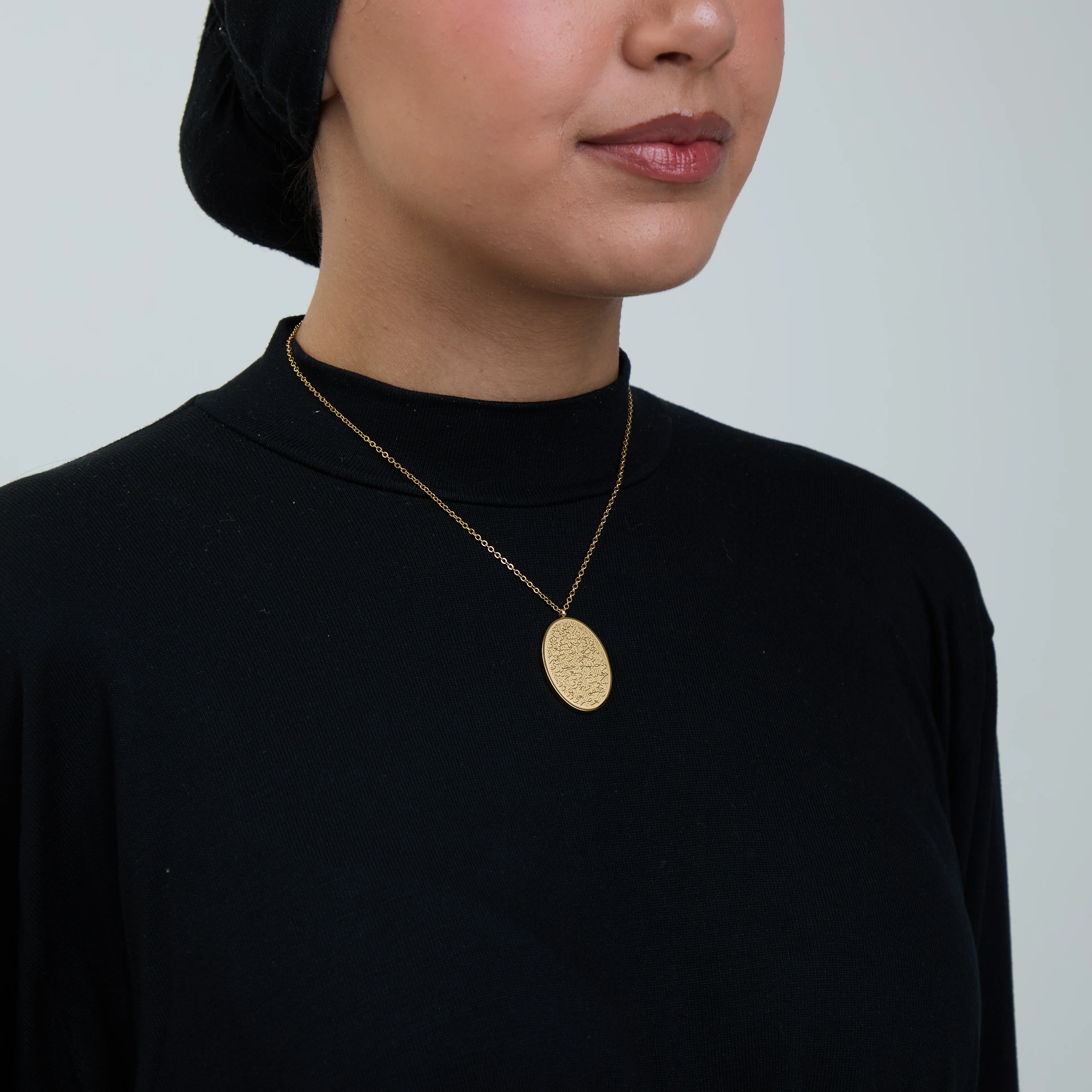 Oval Ayatul Kursi Necklace - Image 4