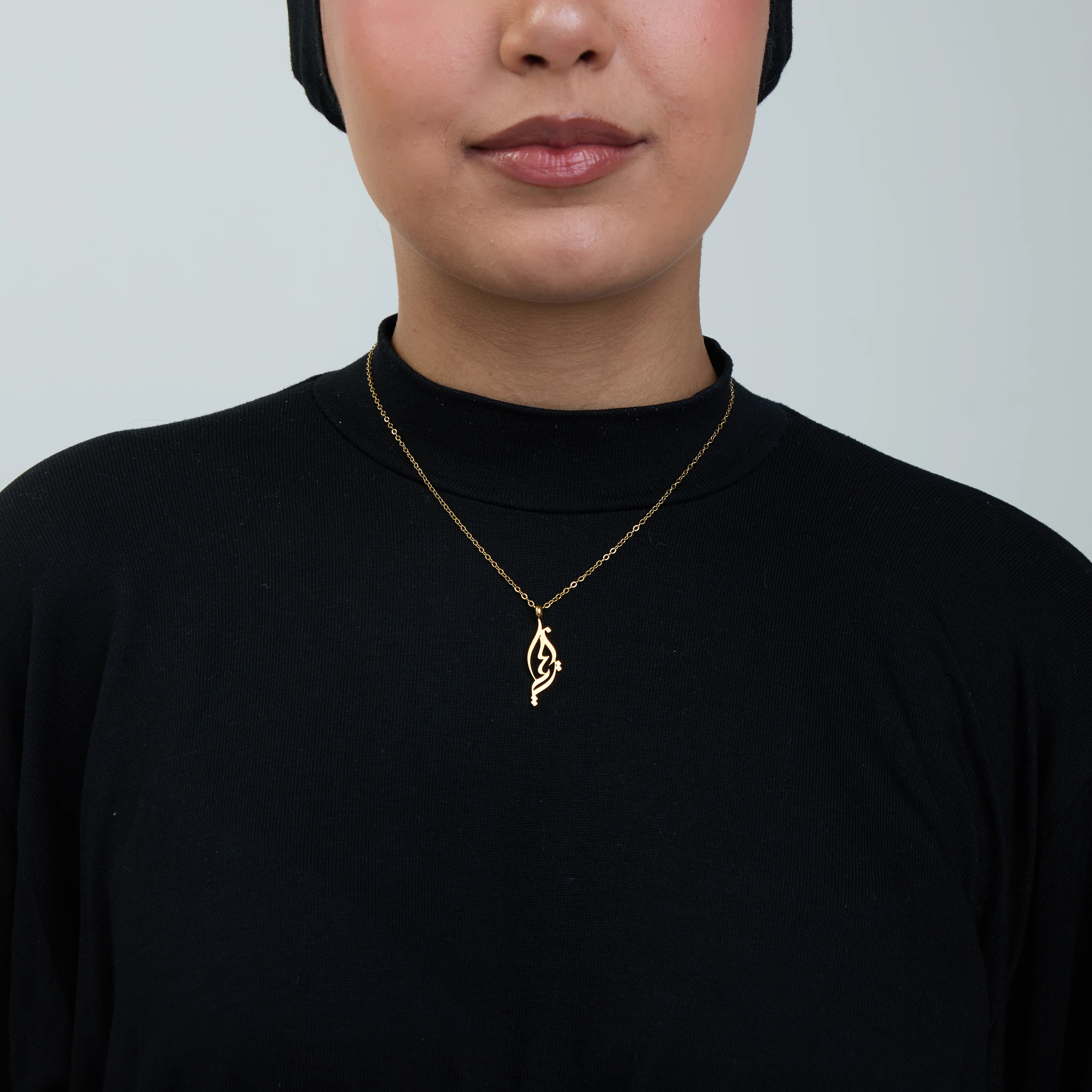 Sister Calligraphy Necklace - Image 4